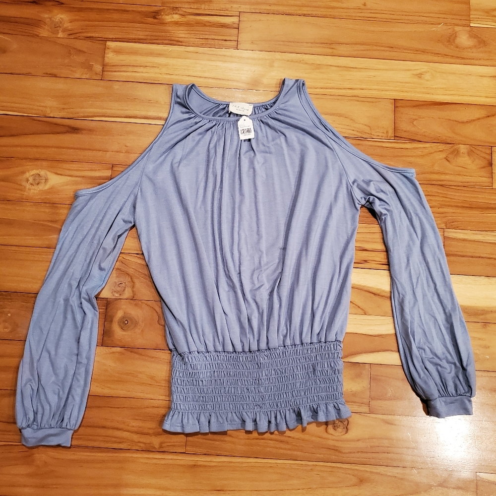NWT Cold shoulder top
